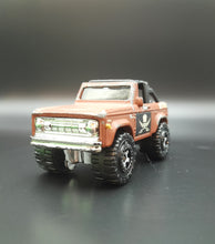 Load image into Gallery viewer, Matchbox 2007 1972 Ford Bronco 4X4 Matte Brown Pirates 5 Pack Loose
