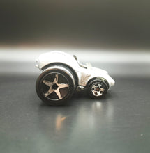 Load image into Gallery viewer, Hot Wheels 2004 Shelby Cobra 427 Fatbax Silver #66 First Editions Series
