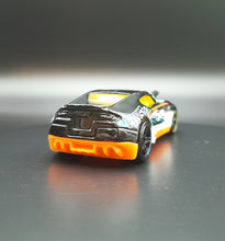 Load image into Gallery viewer, Hot Wheels 2017 Twinduction Black Track Builder 5-Pack Loose
