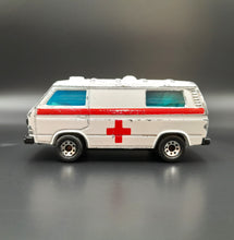 Load image into Gallery viewer, Matchbox 1988 Volkswagen Transporter Ambulance White #20 1-75 Series
