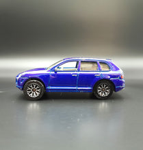 Load image into Gallery viewer, Matchbox 2006 Porsche Cayenne Turbo Blue Showroom Cars 5 Pack Loose
