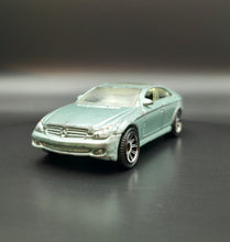 Load image into Gallery viewer, Matchbox 2009 Mercedes-Benz CLS500 Silver Blue #34 VIP Rides 1/7
