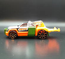 Load image into Gallery viewer, Hot Wheels 2018 Repo Duty Chrome HW Metro 5 Pack Loose
