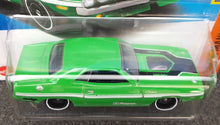 Load image into Gallery viewer, Hot Wheels 2023 &#39;70 Dodge Hemi Challenger Green #123 Muscle Mania 4/10 New
