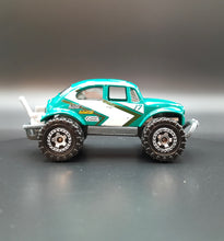 Load image into Gallery viewer, Matchbox 2009 Volkswagen Beetle 4x4 Teal Desert Adventure 5 Pack Loose
