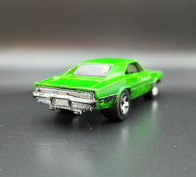 Load image into Gallery viewer, Hot Wheels 2008 &#39;69 Dodge Charger Green #135 Muscle Mania 3/4
