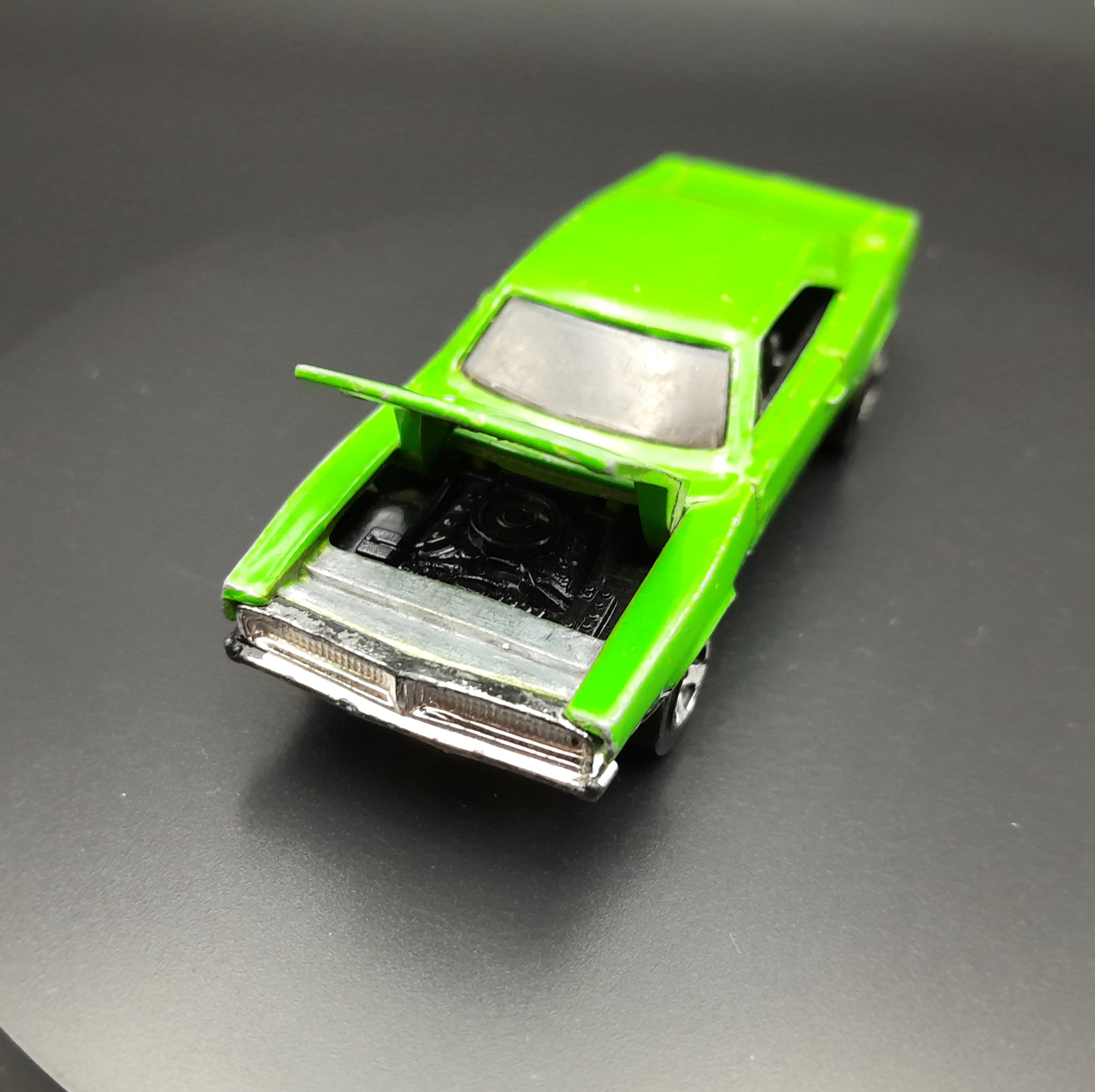 Hot Wheels 2008 Team Muscle Mania #135 – 1:64 Scale Green 69 Dodge Charger Diecast Car - View #2