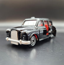 Load image into Gallery viewer, FEVA Austin London Taxi Cab Black #61081 1:64
