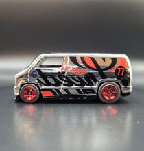 Load image into Gallery viewer, Hot Wheels 2022 Custom &#39;77 Dodge Van Chrome Speed Blur 5 Pack Exclusive
