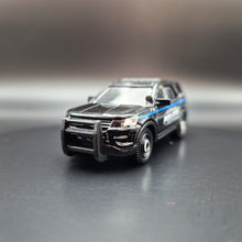 Load image into Gallery viewer, Hot Wheels 2022 2016 Ford Interceptor Utility Black MBX Service 5 Pack Exclusive
