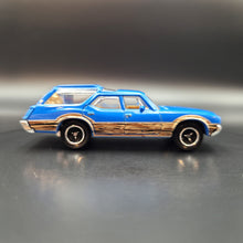 Load image into Gallery viewer, Matchbox 2021 1971 Oldsmobile Vista Cruiser Blue MBX Wagons 5 Pack Exclusive
