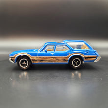 Load image into Gallery viewer, Matchbox 2021 1971 Oldsmobile Vista Cruiser Blue MBX Wagons 5 Pack Exclusive
