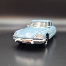 Load image into Gallery viewer, Matchbox 2023 Citroen DS 21 Pallas Slate Blue MBX European Highways 5 Pack Exclusive

