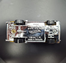 Load image into Gallery viewer, Hot Wheels 2022 &#39;57 Chevy Gold #44 Chevy Bel Air 3/5
