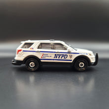 Load image into Gallery viewer, Matchbox 2022 2016 Ford Interceptor Utility White MBX Metro #95/100
