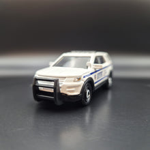 Load image into Gallery viewer, Matchbox 2022 2016 Ford Interceptor Utility White MBX Metro #95/100
