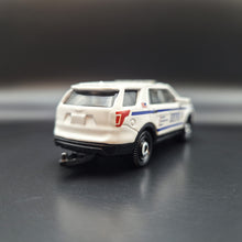 Load image into Gallery viewer, Matchbox 2022 2016 Ford Interceptor Utility White MBX Metro #95/100
