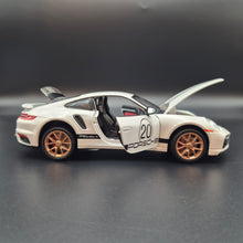 Load image into Gallery viewer, Explorafind 2021 Porsche 911 Turbo S White 1:24 Die Cast Car
