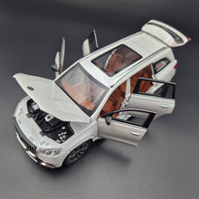 Load image into Gallery viewer, Explorafind 2021 Mercedes-Benz GLS 63 Pearl White 1:24 Die Cast Car
