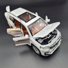 Load image into Gallery viewer, Explorafind 2020 Toyota Prado Pearl White 1:24 Die Cast Car

