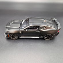 Load image into Gallery viewer, Explorafind 2020 Chevrolet Camaro ZL1 Matte Black 1:24 Die Cast Car
