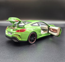 Load image into Gallery viewer, Explorafind 2023 BMW M8 840 Series Coupe Green 1:24 Die Cast Car
