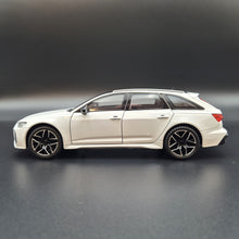 Load image into Gallery viewer, Explorafind 2022 Audi RS6 Avant White 1:24 Die Cast Car
