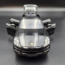 Load image into Gallery viewer, Explorafind 2018 Porsche Cayenne S Black 1:24 Die Cast Car
