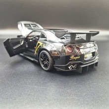 Load image into Gallery viewer, Explorafind 2020 Nissan GT-R Black 1:24 Die Cast Car
