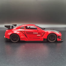 Load image into Gallery viewer, Explorafind 2020 Nissan GT-R Red 1:24 Die Cast Car
