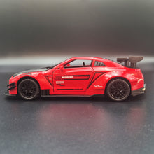 Load image into Gallery viewer, Explorafind 2020 Nissan GT-R Red 1:24 Die Cast Car
