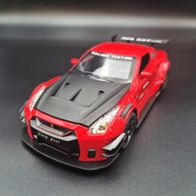 Load image into Gallery viewer, Explorafind 2020 Nissan GT-R Red 1:24 Die Cast Car
