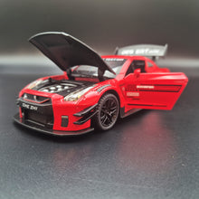 Load image into Gallery viewer, Explorafind 2020 Nissan GT-R Red 1:24 Die Cast Car
