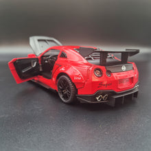 Load image into Gallery viewer, Explorafind 2020 Nissan GT-R Red 1:24 Die Cast Car
