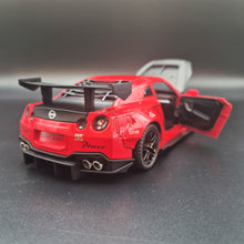 Load image into Gallery viewer, Explorafind 2020 Nissan GT-R Red 1:24 Die Cast Car
