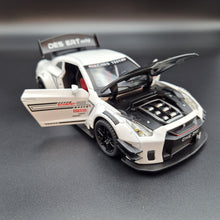 Load image into Gallery viewer, Explorafind 2020 Nissan GT-R White 1:24 Die Cast Car
