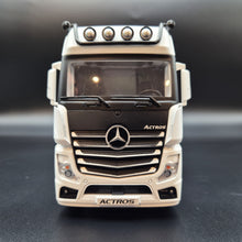 Load image into Gallery viewer, Explorafind 2023 Mercedes-Benz Actros Truck with Tilt Tray White 1:24 Die Cast Truck
