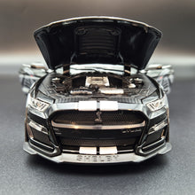 Load image into Gallery viewer, Explorafind 2022 Ford Mustang Shelby GT500 Black 1:24 Die Cast Car
