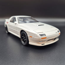 Load image into Gallery viewer, Explorafind 1989 Mazda RX-7 White 1:24 Die Cast Car
