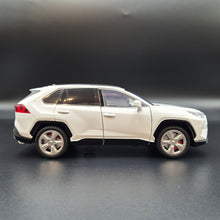 Load image into Gallery viewer, Explorafind 2023 Toyota RAV4 White 1:24 Die Cast Car
