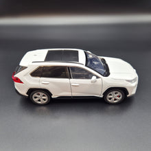 Load image into Gallery viewer, Explorafind 2023 Toyota RAV4 White 1:24 Die Cast Car
