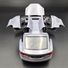 Load image into Gallery viewer, Explorafind 2020 Tesla Model X Grey 1:24 Die Cast Car
