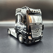 Load image into Gallery viewer, Explorafind 2023 Mercedes-Benz Actros 1851 Truck Black 1:24 Die Cast Truck
