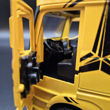 Load image into Gallery viewer, Explorafind 2023 Mercedes-Benz Actros 1851 Truck Yellow 1:24 Die Cast Truck
