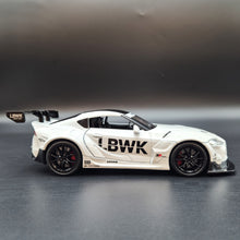 Load image into Gallery viewer, Explorafind 2023 Toyota Supra White 1:24 Die Cast Car
