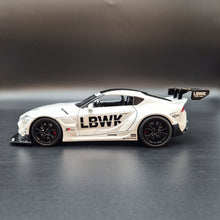 Load image into Gallery viewer, Explorafind 2023 Toyota Supra White 1:24 Die Cast Car
