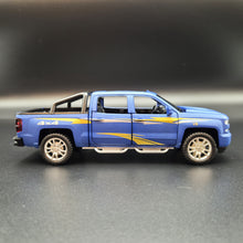 Load image into Gallery viewer, Explorafind 2022 Chevrolet Silverado 1500 Matte Blue 1:32 Die Cast Pickup
