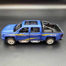 Load image into Gallery viewer, Explorafind 2022 Chevrolet Silverado 1500 Matte Blue 1:32 Die Cast Pickup
