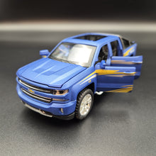 Load image into Gallery viewer, Explorafind 2022 Chevrolet Silverado 1500 Matte Blue 1:32 Die Cast Pickup
