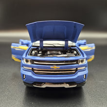 Load image into Gallery viewer, Explorafind 2022 Chevrolet Silverado 1500 Matte Blue 1:32 Die Cast Pickup
